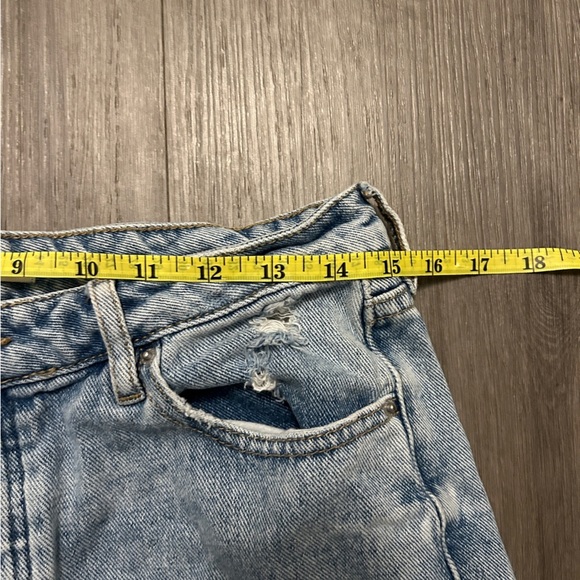 Pacsun Distressed Light Wash Mom Jeans - Picture 6 of 7